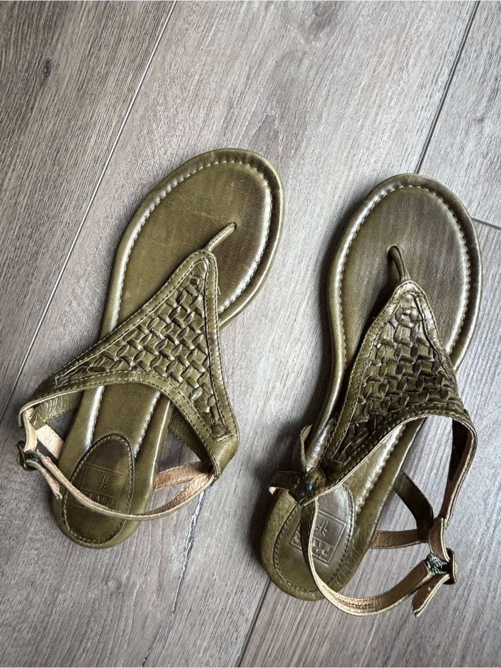 Frye leather Woven Thong Sandals in Olive Green 8.5